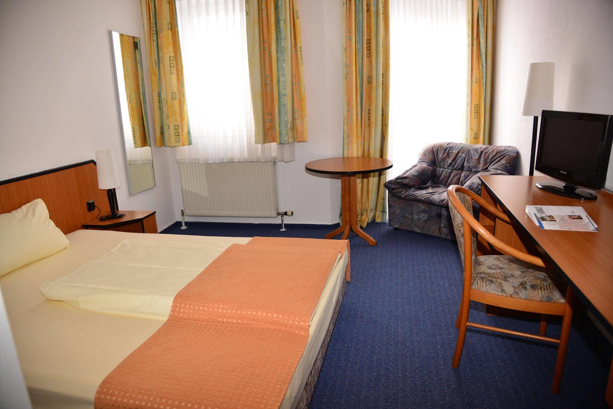 Trip Inn Kongresshotel Frankfurt-Rodgau Kültér fotó